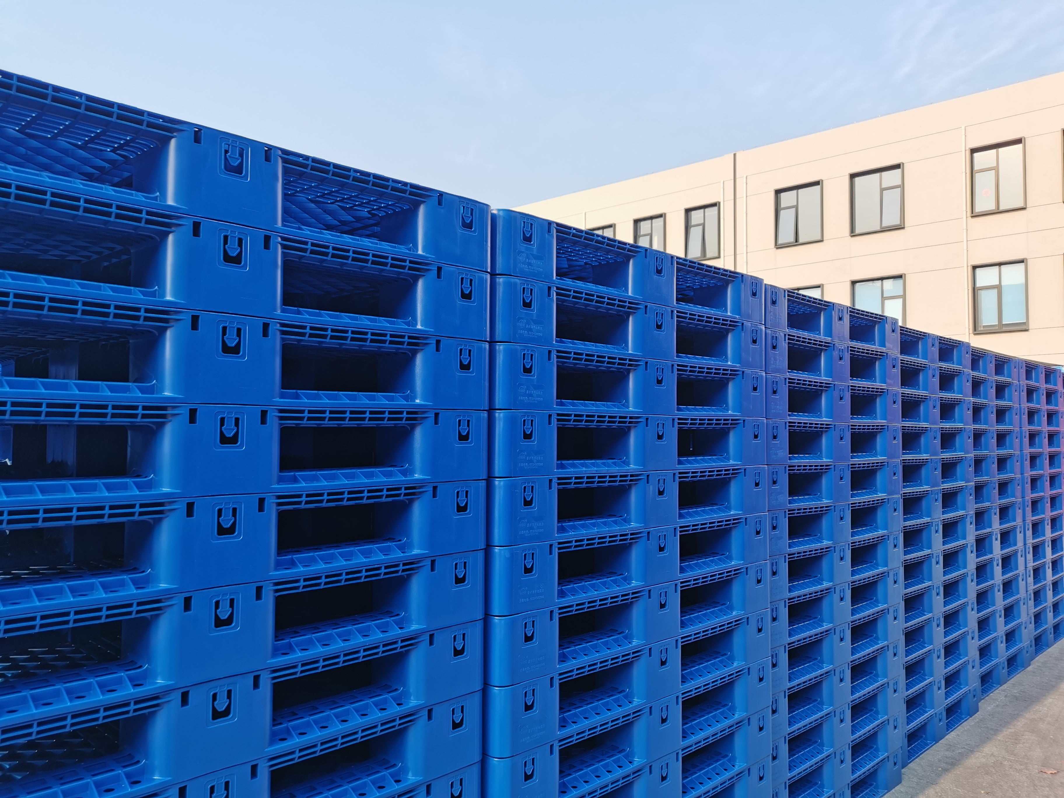 Derniers blogs de l'entreprise sur Pourquoi les palettes en plastique révolutionnent l'industrie logistique