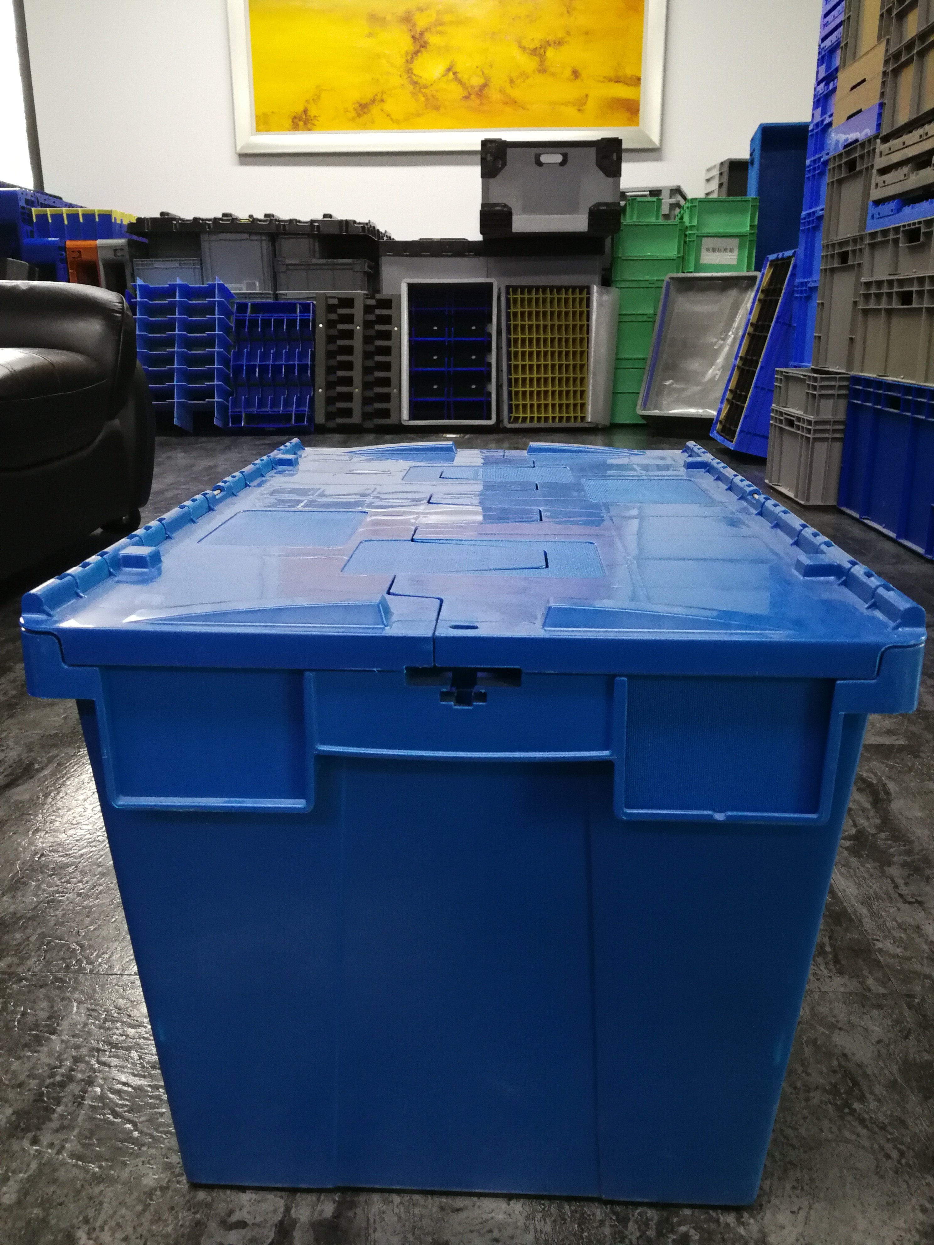 Derniers blogs de l'entreprise sur How Do Locking Mechanisms and Hinges Affect Plastic Attached Lid Container Performance?